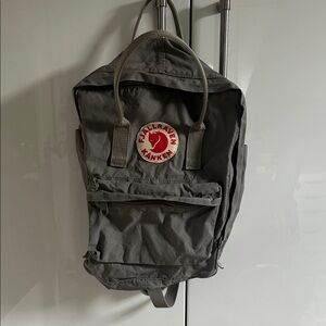 Kånken Taupe/Gray Medium Backpack